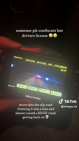 the car behind us beeping was probably scared for his life omg.. never heard someone beep on the motorway before even #baddriver #baddriving #drivingfail #foryoupage #fyp