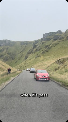 Winnats Pass is one of the most breathtaking drives in the Peak District, with its towering limestone cliffs and a steep, winding road that carves through the dramatic valley. Driving down feels like entering another world, with the sheer rock faces rising on either side, creating a cinematic experience—especially in misty weather or golden evening light. As tempting as it is to stop and take photos, don’t park here. The road is steep, narrow, and busy, making it difficult enough to drive withou
