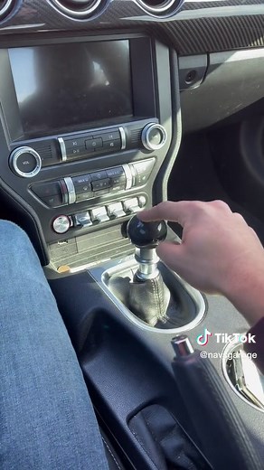 5 Things to Avoid While Driving a Manual Car