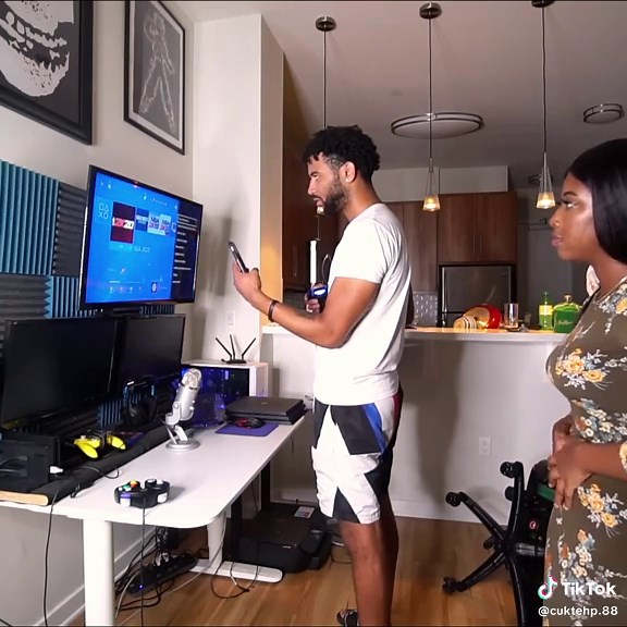 #MY ANGRY GIRLFRIEND DELETES MY NBA 2K MYCAREER PLAYERS PRANK!! | NBA 2K game