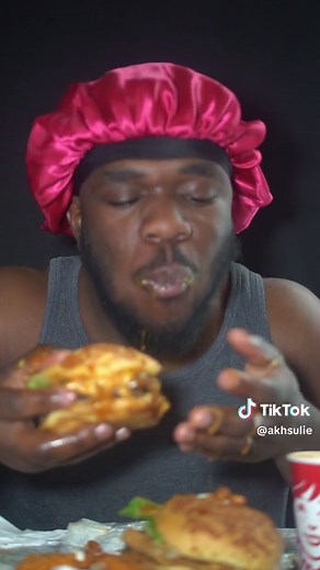 Wendy's ASMR Chicken Mukbang - Camera Focus Mishap