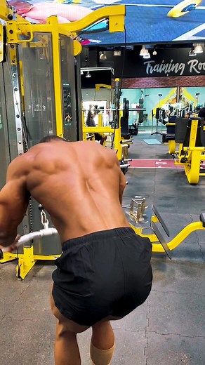 Cable Straight-Arm Pull-Down for Lats: Exercises and Tips