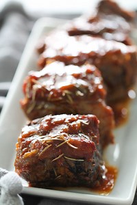 The BEST Slow Cooker Short Ribs Recipe (EASY)