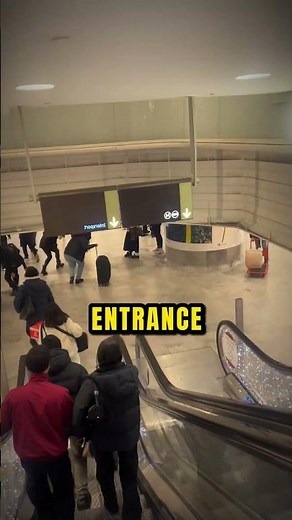 They Caught a Strange Glitch in the Mall…