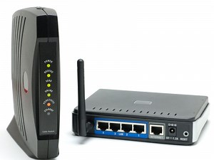 What Is the Difference Between a Router and a Modem? - The Plug - HelloTech