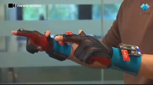 41K views · 970 reactions | 手話を自動音読するグローブ「SignAloud」-- Gloves that translate sign language to speech #LYVE #SignAloud #SignLanguage #Translation #Gloves | HASH LYVE | Facebook