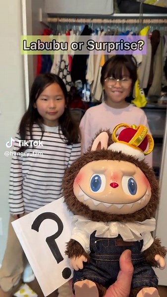 LABUBU or SURPRISE? (Giraffe IRL) | giraffe