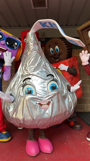 Hersheypark Amusement Park on Instagram: "The Life of a Showgirl - Hersheypark edition!"