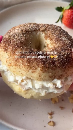 ✨Cinnamon Sugar Bagels with Maple Walnut Cream Cheese✨ These cinnamon sugar bagels only take 3 ingredients to make, and the (vegan) maple walnut cream cheese is to die for🤤 This recipe is part of my new ebook, Nourishing Vegan Bakes🥰 You can find the recipe inside 30 more of my favorite easy & nutritious recipes💕 Comment “ebook” and I’ll send it directly to your inbox!🥰 #dessert #healthyrecipes | Veggie World Recipes