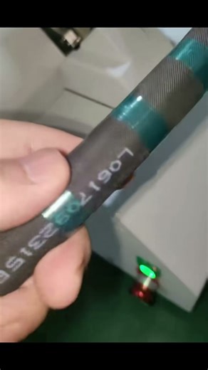 Semi-automatic stretch film wrapping machine