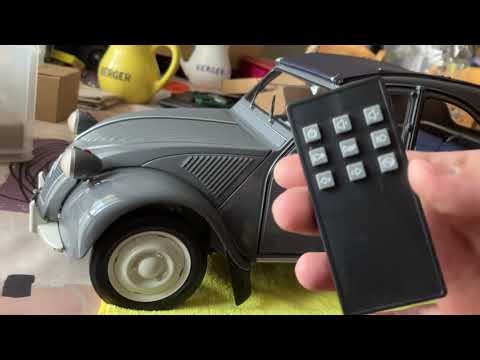 Montage terminé pour la 2CV AZLP de 1958 au 1/8e !