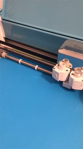 Make your own DIY wood sign and give your space that cozy, handmade charm! 🪵✨ This easy Cricut wood sign tutorial shows you step-by-step how to create a stunning piece of farmhouse-style home décor using vinyl, paint, and your Cricut machine. Perfect for beginners who love DIY projects or want to sell custom signs! 💕 Whether it’s for your living room, porch, or as a personalized gift — this project will make your home feel extra special! 🏡 #woodsign #diydecor #cricutprojects #cricuthacks #cri