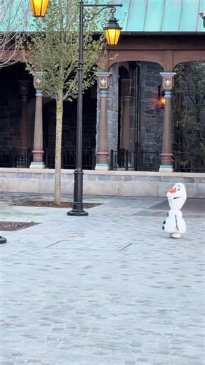 Olaf's Adventures at Disneyland Paris
