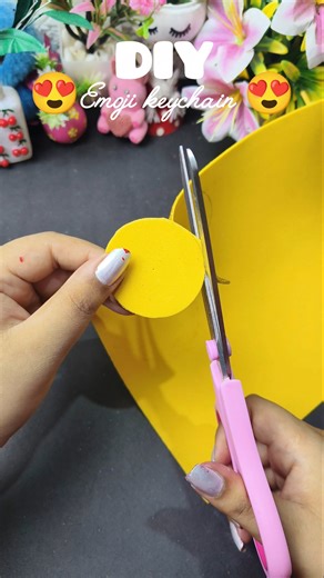 DIY emoji keychain 😍 #diy #craft #craftideas #artandcraft #handmade #trending #shorts #shortvideo