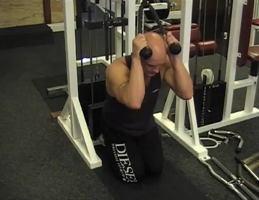 Cable Crunch: Video Exercise Guide & Tips