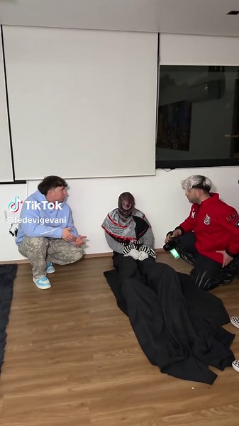 mini mini está en mi @Iván Vega @OscarDelRey @ARENOVITZ | mini mini