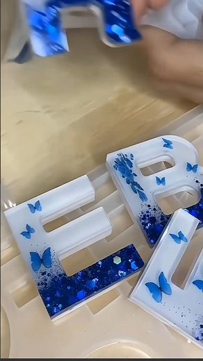 Custom Resin Letter Keychain – A to Z Alphabet Keyring – Glitter, Flowers & Name Add-