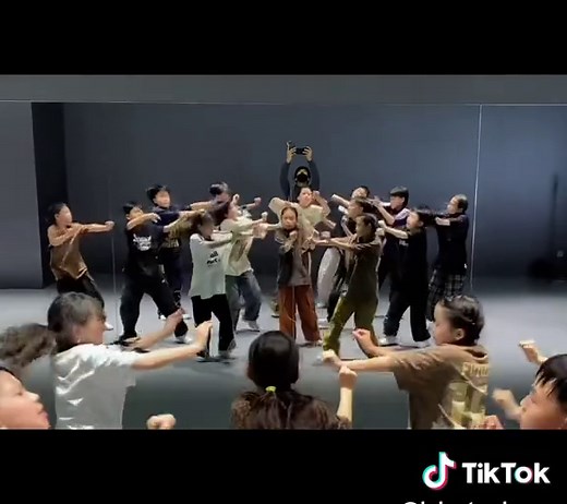 Hip Hop Choreography: Dance Challenge Like Jennie