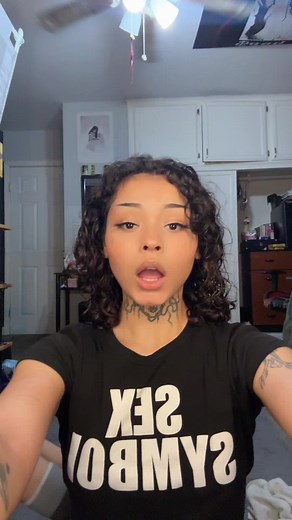 Alien girl👾 (@thealiengirl._._)’s videos with original sound - Alien girl👾