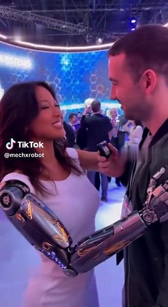 2025: Futuristic Humanoid Robot Unveiled at LA Expo