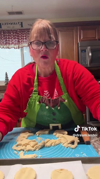 #shortbreadcookies #cookies #christmascookies #fyp #foryoupage @GIRLMAMA2125 2 c unsalted softened butter 1c sugar 2 tsp vanilla 41/2 c flour (add more as needed) 1/2 tsp salt (optional) Oven 350 Cream butter and sugar until fluffy, stir in vanilla and slowly add the flour, a bit at a time. Roll out dough and use desired cookie cutters to cut out shapes. Bake 10 to 12 minutes