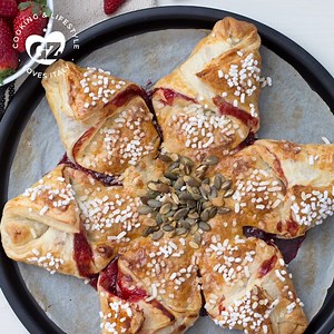 29K views · 275 reactions | It's time for some FRUIT AND CHOCOLATE PUFF PASTRY: a fragrant puff pastry that encases an inviting filling, to be savored while still hot! Ready to fall in love with it? FULL RECIPE: https://www.giallozafferano.com/recipes/Fruit-and-chocolate-puff-pastry.html DISCOVER ALL OUR RECIPES: www.giallozafferano.com | Giallozafferano Loves Italy | Facebook