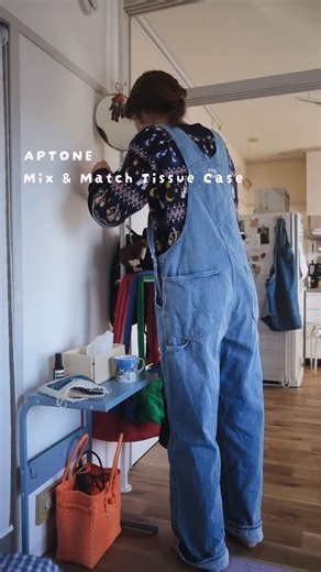 団地のひとり｜旅好きのくらし on Instagram: "生活感ある部屋は好きだけどティッシュだけはどうにも好きになれない、隠したい、、 だけど毎日必ず一回は使うからできればおしゃれに出しっぱなしにしたい そこで新しく使い始めたAPTON @aptone_official の 『隠すためではなく、見せるためのティッシュケース』がインテリアに馴染んでとてもよかった！ カラーが豊富できっと自分の部屋にぴったりのものが見つかると思う✨ APTONE初のホリデーキャンペーン中で、 全商品10%割り引きに加え、追加割引の特典もあるそうなので ぜひ公式サイトもチェックしてみてください🕵️‍♂️ @aptone_official #aptone #アプトン #PR #ティッシュケース #インテリア 𖥍 𖥸 𖢇 𖠰 𖦥 𖦞 𖣰 𖧡 ☘︎ 部屋作りと旅行が好き 40代独身 団地でひとり暮らし @hi.tori__"