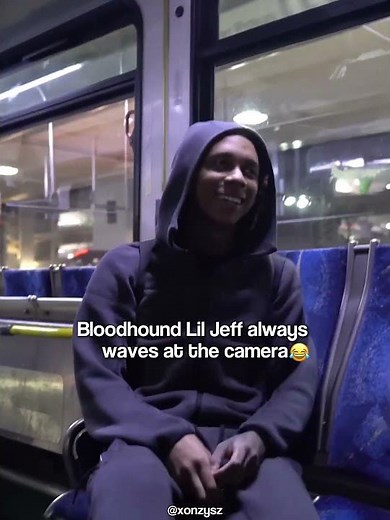 Bloodhound Lil Jeff always waves at the camera😂