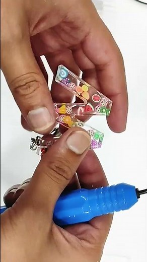 Making Keychain in resin using silicon mold || How to make keychain