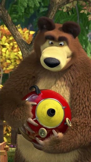 Bee Vacuum! 🐝🧹 #WhosTheBoss #MashaAndTheBear #Shorts #cartoonforkids #kids #animation