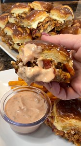 78K views · 1.4K reactions | These Bacon Cheeseburger Sliders on King’s Hawaiian Sweet Pretzel Slider Buns are perfect for Slider Sunday! #slidersunday #baconcheeseburger #sliders #gamedayrecipes King's Hawaiian | Whatsmomcookin | Facebook