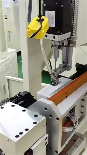 This Automatic Screw Machine Works Faster Than Human Hands