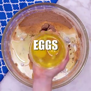 12M views · 4.4K reactions | WHERE ARE MY CHOCOLATE CAKE LOVERS??? (Y) (Y) you have to try my from scratch HERSHEY'S CHOCOLATE CAKE its one of my blogs most POPULAR recipes...it's insanely Delicious! Full Recipe Here--> https://myincrediblerecipes.com/hersheychocolatecake/ | Incredible Recipes | Facebook