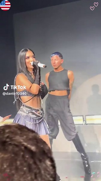 Fan Jumps on Stage… and Every Artist Reacts in Their Own Way#ConcertMoments #FanOnStage #Respect #ArtistReaction #LiveShow