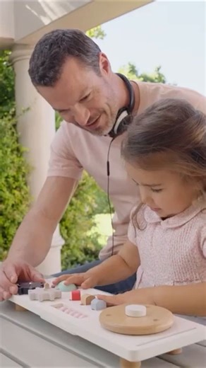 🎶 Wer mixt – dein Mini oder du? Der EverEarth DJ-Mixer reizt zum Entdecken: Perlen rutschen, Zahnräder klappern – eine musikalische Motorik-Experience in nachhaltiger Holzoptik. Kommentiere: Wer wird bei euch erster DJ? Teile den Beat mit anderen Eltern! #EverEarth #DJMixer #Nachhaltig #Motorik #Kinderentwicklung | EverEarthde