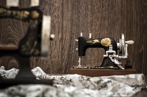 Antique Miniature Sewing Machines: A Mini Collector's Guide | LoveToKnow