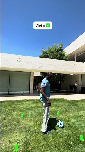 control challenge with Zidane, Del Piero, Vieira and Schweinsteiger 😮‍💨 #adidas #football #challenge
