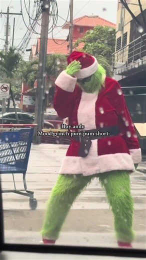 Puro Pum Pum Short: Embrace the Grinch Mood