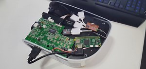 Smart Projector With Built-in Raspberry Pi Zero