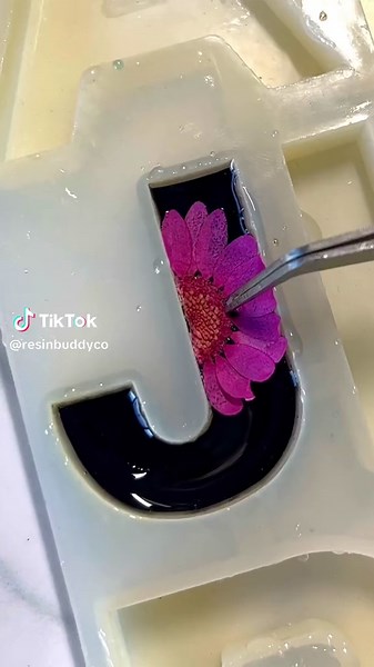 TagBuddyz (@resinbuddyco) - Unique Initial Keychain Ideas with Resin Art