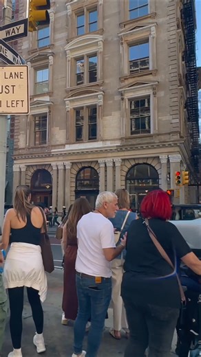 Warm fall day walking on Broadway in SoHo 🍂🗽 Follow for more NYC walks 🚶‍♀️ #nycwalk #sohonyc #fallinnyc #broadwaynyc #newyorkcity | Ellie.Walks