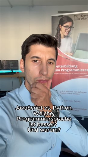 Junus Ergin on Instagram: "JavaScript vs. Python 🤔 #javascript #python #programmiersprache"