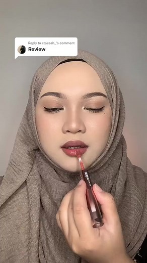 Lip Shine x Mia Azhar 💋 Ada 2 code ya. ✔️Diana ✔️Giselle Memang cantik dan sesuai untuk semua umur. Yang paling best ada lip gloss tau.Tahan lama di bibir minum air pun xlekat digelas tau! So shining2 bibir uolls nanti ❤️ http://www.wasap.my/60133886134/shinelipglass #elegantcosmeticshq | Bellaz Beauty Original Cosmetics