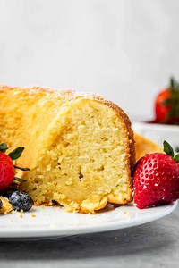 Easy Pound Cake Recipe (The BEST!) - Crazy for Crust