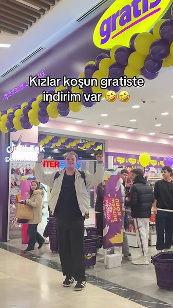 Kızlar İçin Gratis İndirim Fırsatları
