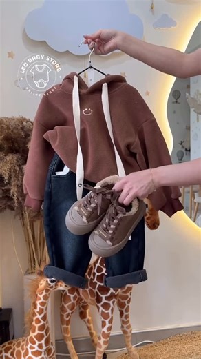 LEO BABY & KIDS STORE on Instagram‎: "قیاس ( ٩ مانگ ) تا ( ٦ ساڵ ) بەردەستە نرخی هودی ( ١٩ )هەزار نرخی پانتۆڵ ( ١٨ )هەزار نرخی پێڵاو ( ٢٠ )هەزار بۆ داواکردنی ئەم کاڵایانە نامە بنێرن بۆ پەیج 🕑 کاتی گەیاندن ١٥ - ٢٠ رۆژە 🕑 🚕 گەیاندنمان بەردەستە بۆ تەواوی عێراق 🚕 تێبینی : تکایە ڕەفز و گۆڕین و گەڕانەوەمان نییە 🫶 -————— متوفر مقاسات من ( ٩ شهر ) إلى ( ٦ سنوات ) السعر بلوز (١٩) ألفًا سعر البنطال (١٨) ألفًا سعر الحذاء (٢٠) ألفًا أرسل رسالة للصفحة لطلب هذه السلع 🕑 مدة ١٥ من ٢٠ يوم 🕑 🚕يتوفر توصيل