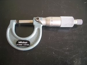 Mitutoyo ミツトヨ 「標準外側マイクロメータ・M110−25」（計測機器・測定機器）