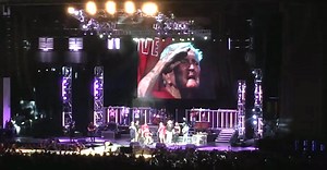 Toby Keith Invites 93-Year-Old Veteran On Stage