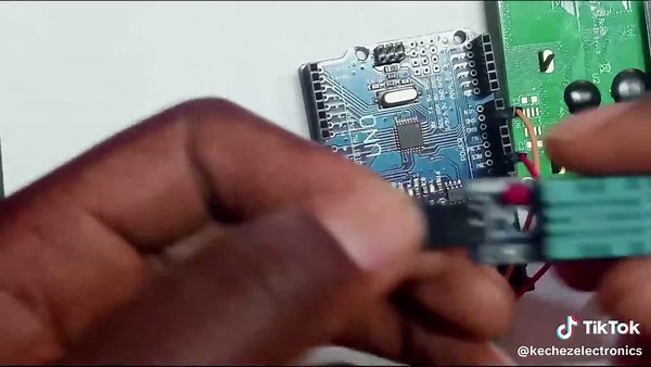 DHT11 Temperature and Humidity Sensor with Arduino