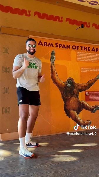 How long is your arm span?🙌 @Tall Team Temara #tall #Family #Height #Zoo #wingspan